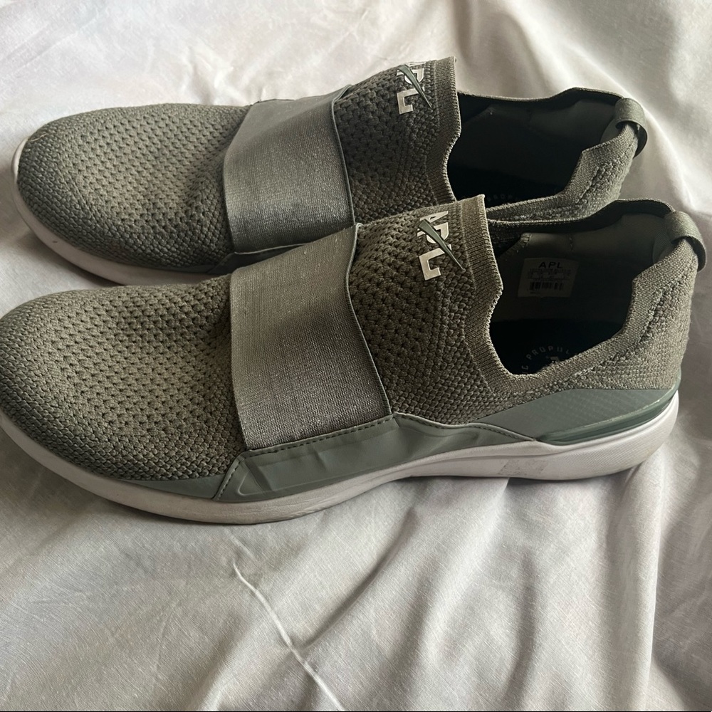 APL size 13 Mens Shoes